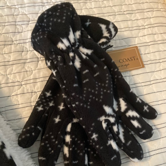 Gold Coast Accessories - ❄️⛄️Gloves and Hood+Scarf set